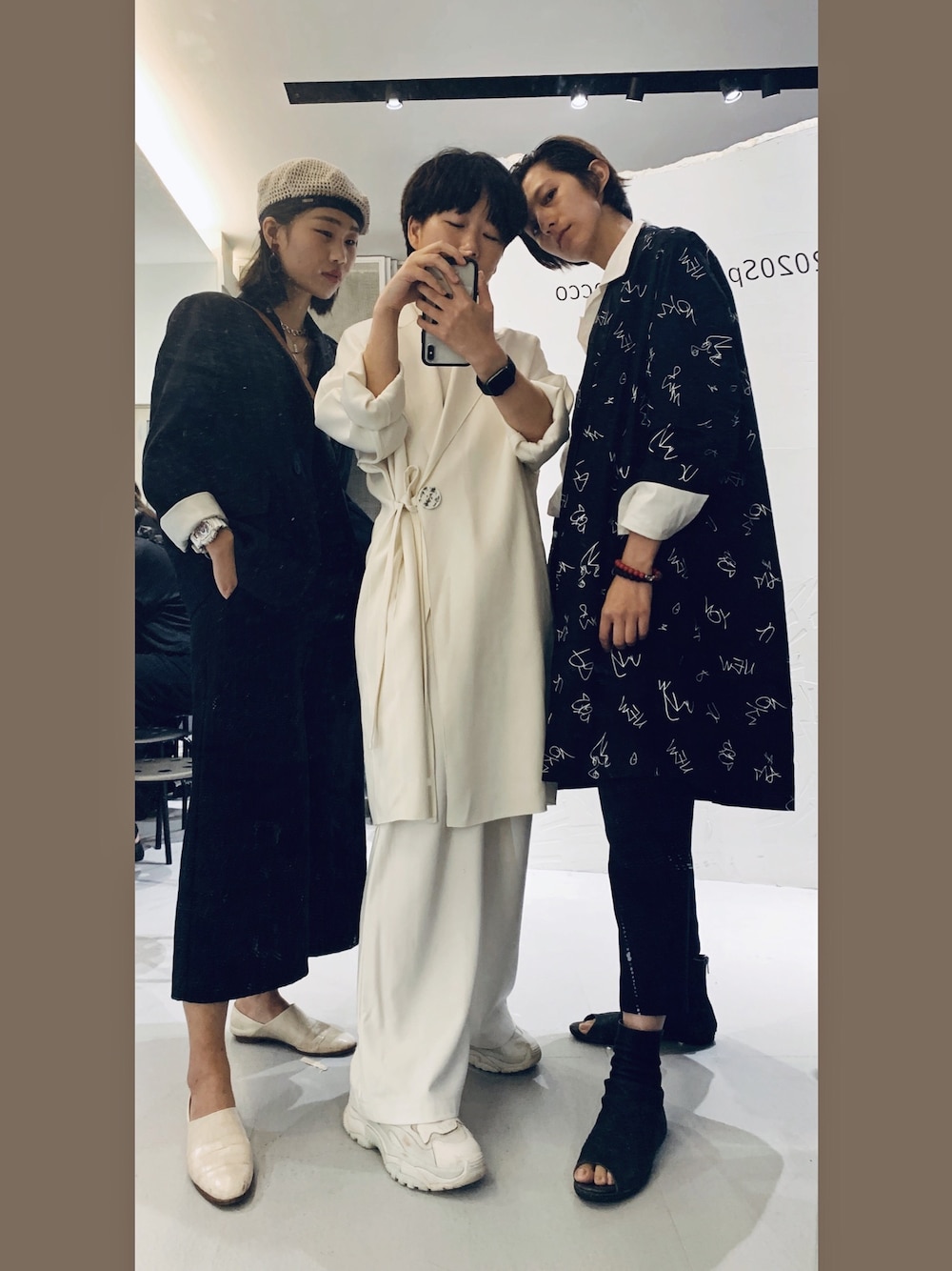 「JNBYのアイテム（トレンチコート、ベージュ系）」を使った、haxhaxさん（レディース・168cm）の秋コーディネートの1枚目の写真