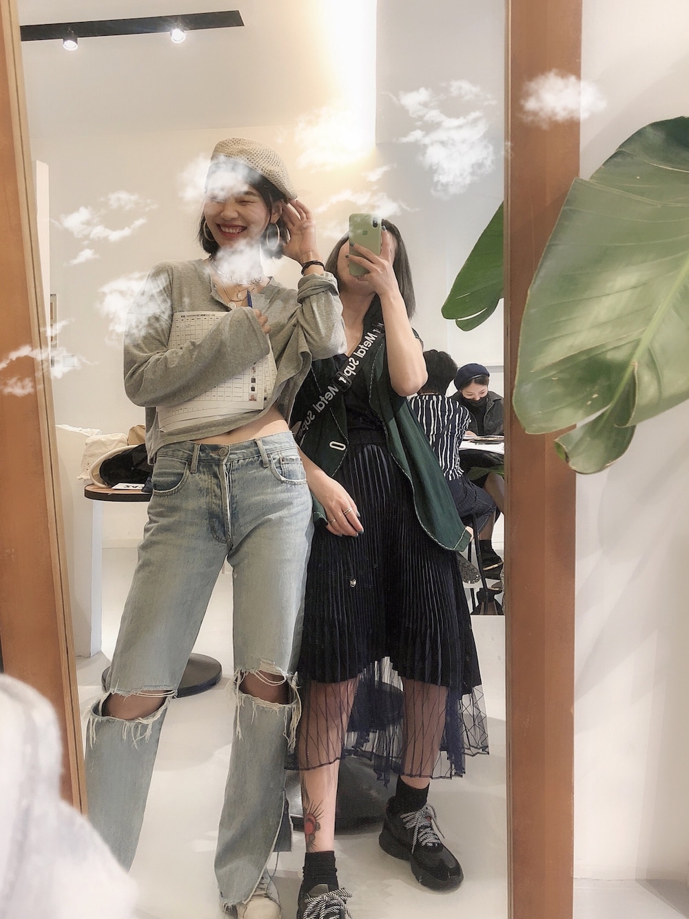 「MOUSSYのアイテム（デニムパンツ、ブルー系）」を使った、haxhaxさん（レディース・168cm）の秋コーディネートの1枚目の写真