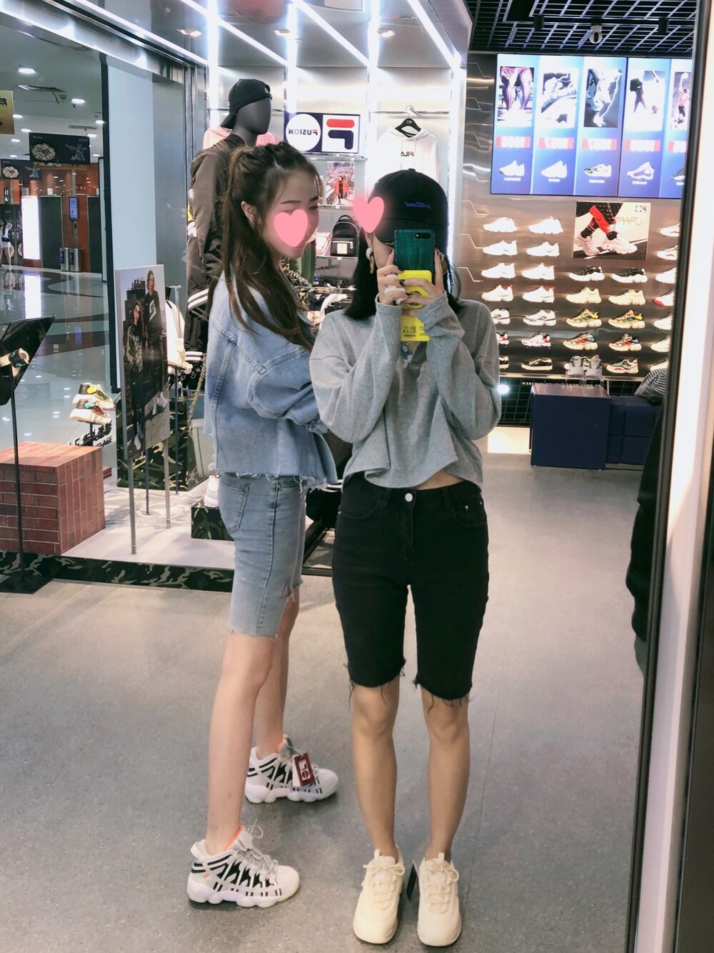 「FILAのFILA / SPAGHETTI（スニーカー、ホワイト系）」を使った、haxhaxさん（レディース・168cm）の秋コーディネートの1枚目の写真