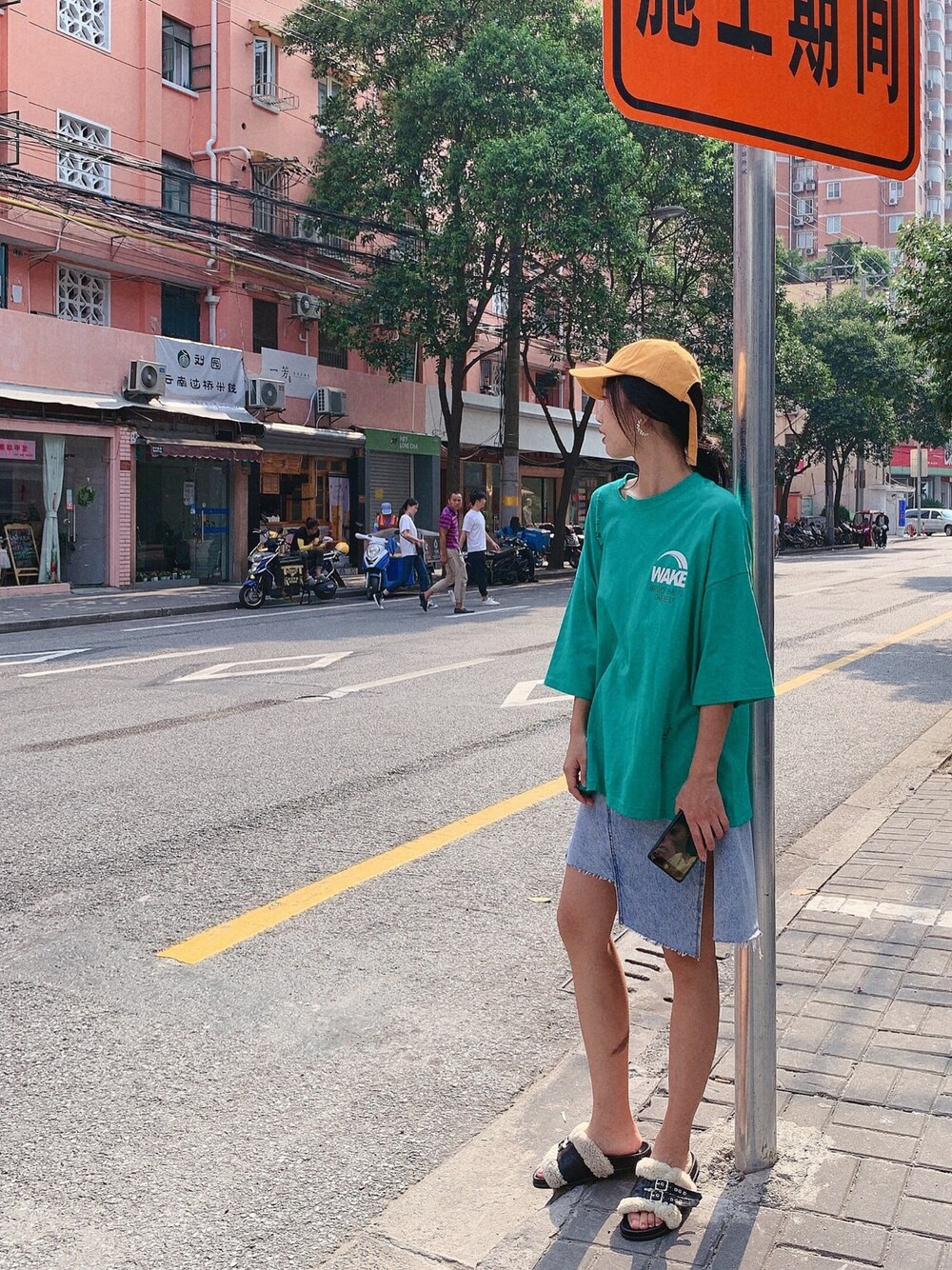 「FOREVER 21のアイテム（Tシャツ/カットソー、グリーン系）」を使った、haxhaxさん（レディース・168cm）の秋コーディネートの1枚目の写真