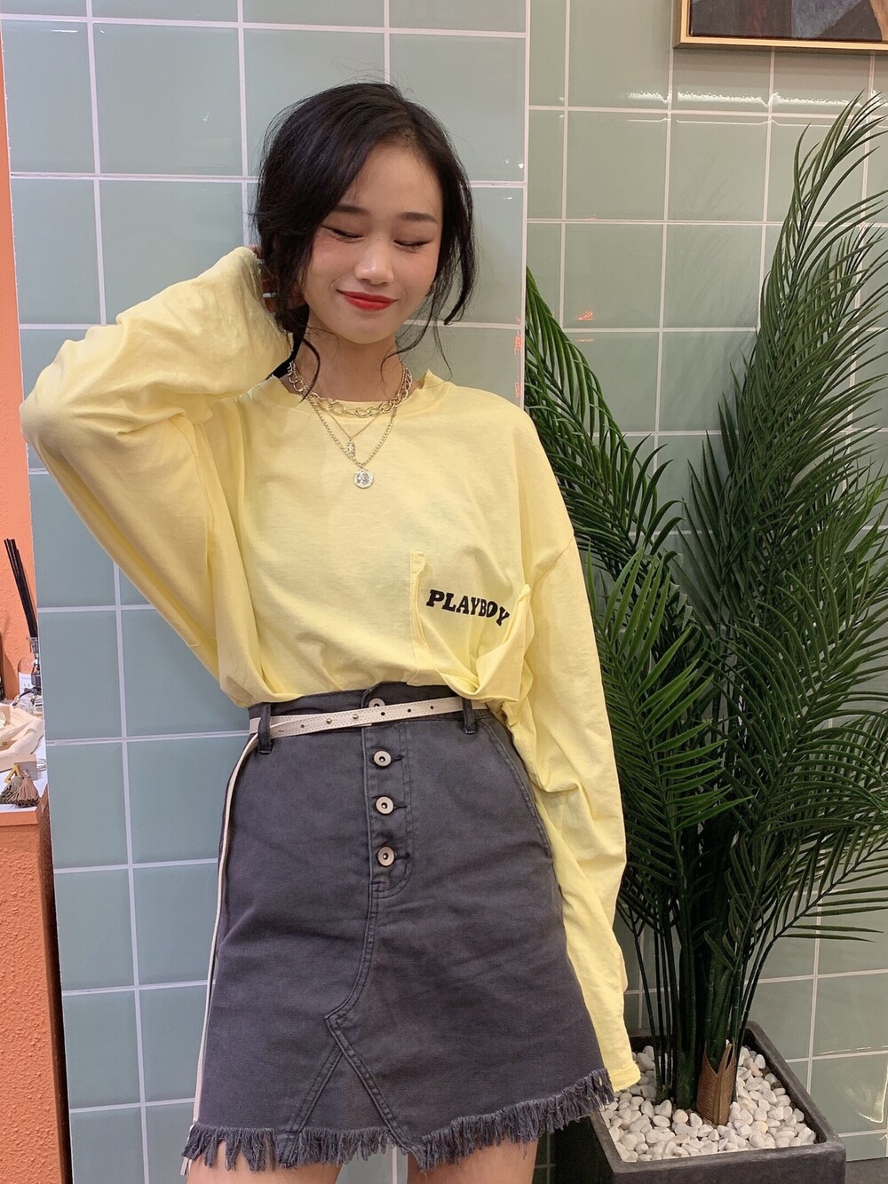 「FOREVER 21のアイテム（Tシャツ/カットソー、イエロー系）」を使った、haxhaxさん（レディース・168cm）の秋コーディネートの1枚目の写真