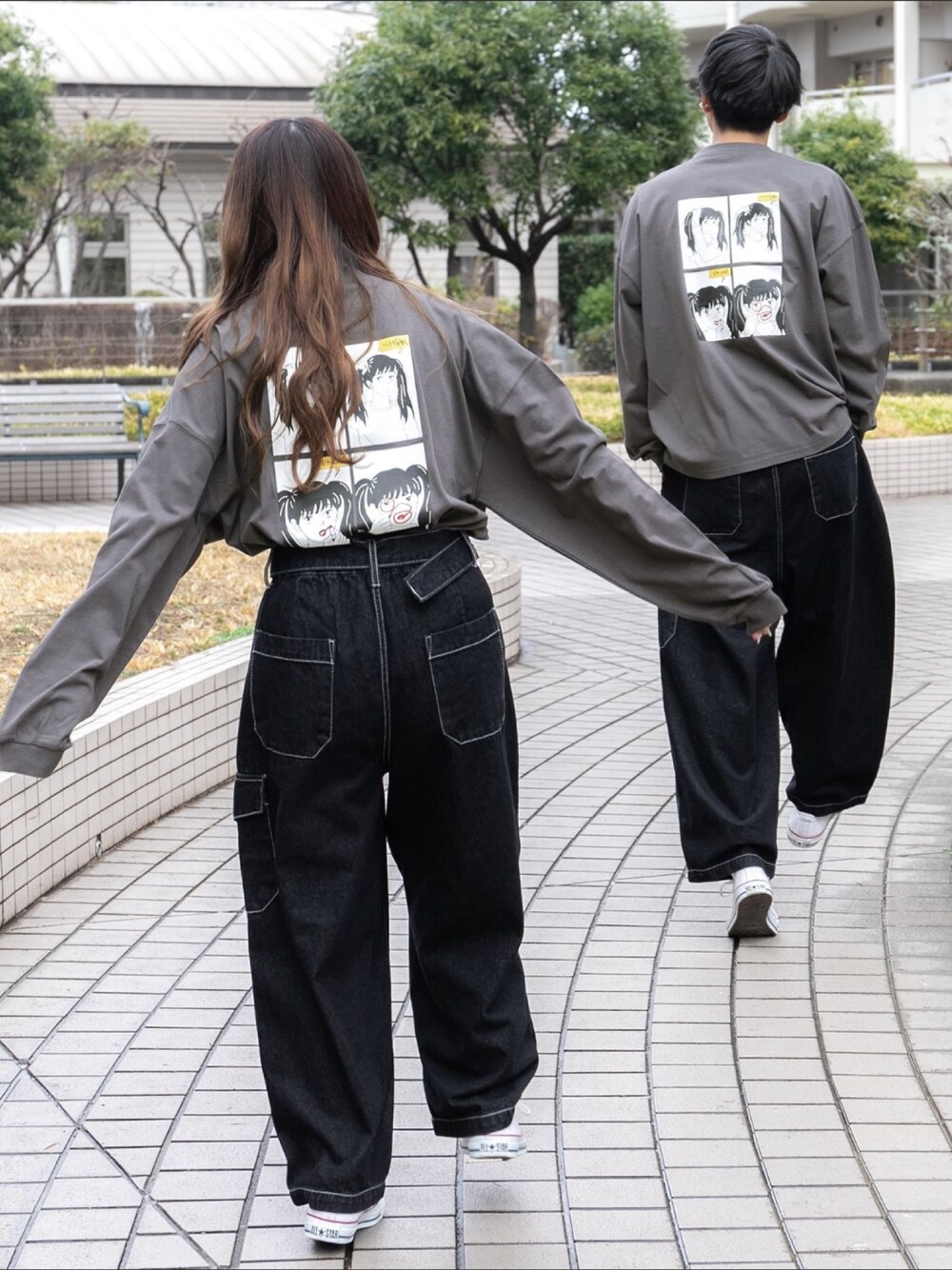 「シンプルコーデ、カジュアルコーデ、プチプラコーデ、デニム、リンクコーデ、カップルコーデ、公園、春、古着、ラフコーデ」｜「PairPairのベルト付きワイドデニムパンツ(ユニセックス)（その他パンツ、ブラック系）」を使った、pairpairさん（レディース・165cm）の冬コーディネートの1枚目の写真
