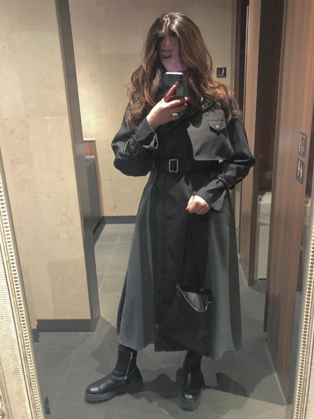 「カジュアルコーデ、シンプルコーデ、スプリングコート、ライダースジャケット、オトナ女子、モノトーン」｜「AmeriのRIDERS DETAIL COAT（トレンチコート、ブラック系）」を使った、HARUKAさん（レディース・169cm）の春コーディネートの1枚目の写真