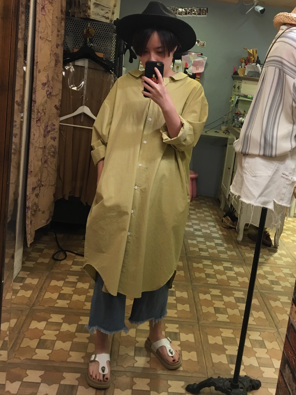 「夏コーデ、大人カジュアル、お洒落さんとつながりたい、シンプル、低身長、ootd、wiwt」｜「Lulusのアイテム（シャツ/ブラウス、ベージュ系）」を使った、Indigochildさん（レディース・155cm）の夏コーディネートの1枚目の写真