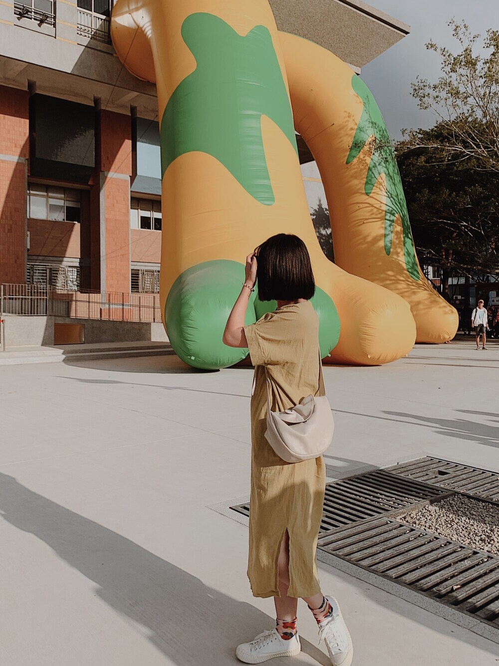 「ootd、街頭穿搭、休閒、日系極簡、洋裝、基礎款、韓系、シンプル、カジュアル、懶人穿搭」｜「QUEEN SHOPのアイテム（ショルダーバッグ、ベージュ系）」を使った、Indigochildさん（レディース・155cm）の冬コーディネートの1枚目の写真