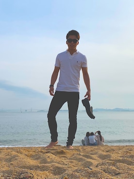 「海」｜「アイテム（チノパンツ）」を使った、kanekin6さん（メンズ・167cm）の春コーディネート