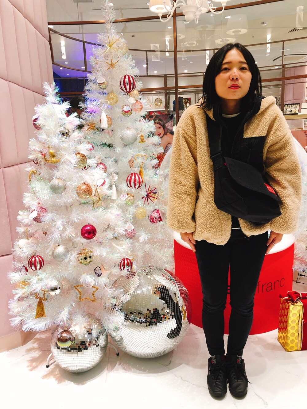 「UNIQLOのウルトラストレッチジーンズ（デニムパンツ、ブラック系）」を使った、Mayu  さん（レディース・157cm）の秋コーディネートの1枚目の写真