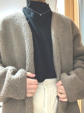 「earth music&ecology（アースミュージックアンドエコロジー）のスリットハイネックニットプルオーバー（ニット/セーター、ブラック系）」を使った、ももちさん（レディース・156cm）の冬コーディネート