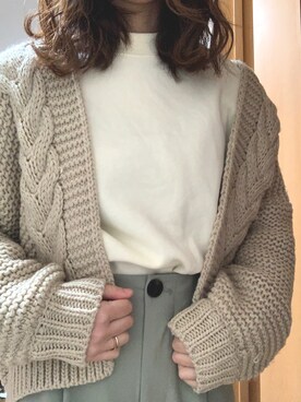 「GU（ジーユー）のアイテム（ニット/セーター、ホワイト系）」を使った、ももちさん（レディース・156cm）の冬コーディネート