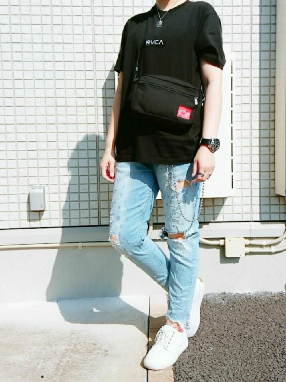 「シンプル、休日スタイル、きれいめカジュアル、大人カジュアル、プチプラ、いいね、save、フォローお願いします🤑、シンプルコーデ、ootd、フォローミー、夏コーデ」｜「RVCAのRVCA SMALL LOGO Tシャツ（Tシャツ/カットソー、ブラック系）」を使った、Hiroさん（メンズ・171cm）の秋コーディネートの1枚目の写真