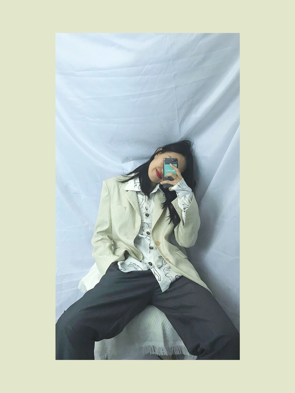 「ootd、休闲、复古、盐系风格、男友风」｜「no brandのアイテム（チノパンツ、グレー系）」を使った、十月さん（レディース・171cm）の秋コーディネートの1枚目の写真