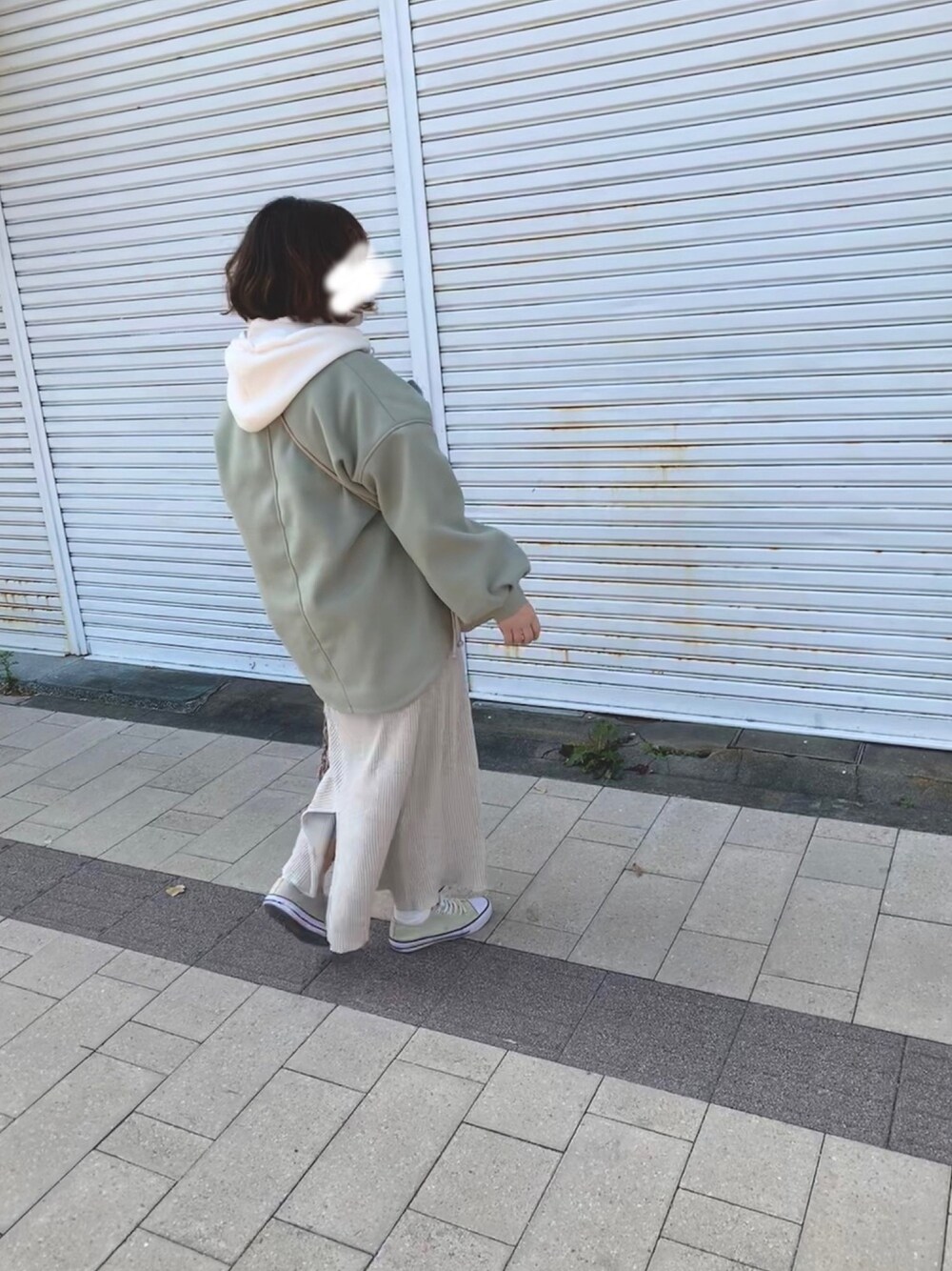 「ゆるコーデ、パステル映える春、淡色コーデ、くすみカラー、巾着バッグ、ショルダーバッグ、パーカー、CPOジャケット、ロングスカート、ベージュ」｜「DAISY MERRYの裏付きＣＰＯジャケット（その他アウター、グリーン系）」を使った、eR。さん（レディース・159cm）の春コーディネートの1枚目の写真