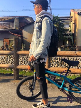 「アイテム（バングル/リストバンド、ブラウン系）」を使った、DAISUKEさん（メンズ・172cm）の秋コーディネート