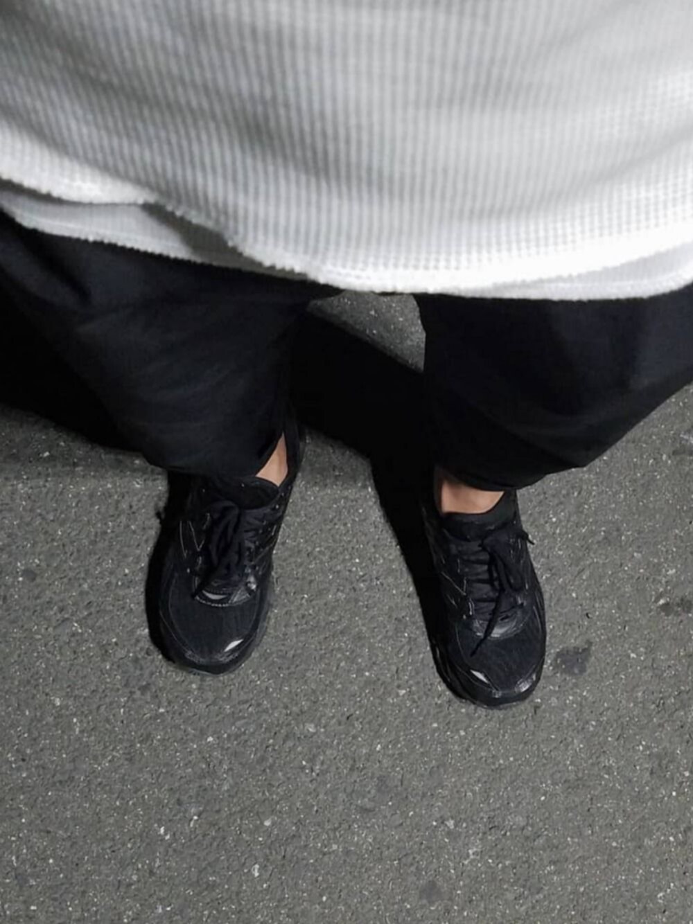 「MIZUNO、waveprophecy8、mizunosportsstyle、running shoes、sneakers、UNIQLO、ワッフルTシャツ」｜「MIZUNOのアイテム（スニーカー、ブラック系）」を使った、YUSUKEさん（メンズ・178cm）の夏コーディネートの1枚目の写真
