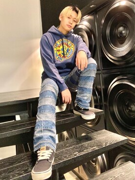 A HYSTERIC GLAMOURルクア大阪店 employee Lin is wearing HYSTERIC GLAMOUR "スクラッチブーツカットデニムパンツ"
