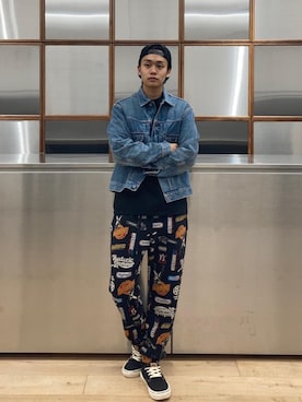 「でにむ」｜「アイテム（スウェットパンツ）」を使った、Linさん（メンズ・177cm）の秋コーディネート