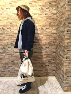 「Gramicci（グラミチ）のアイテム（シューズ）」を使った、RiNc盛岡さん（メンズ・170cm）の春コーディネート