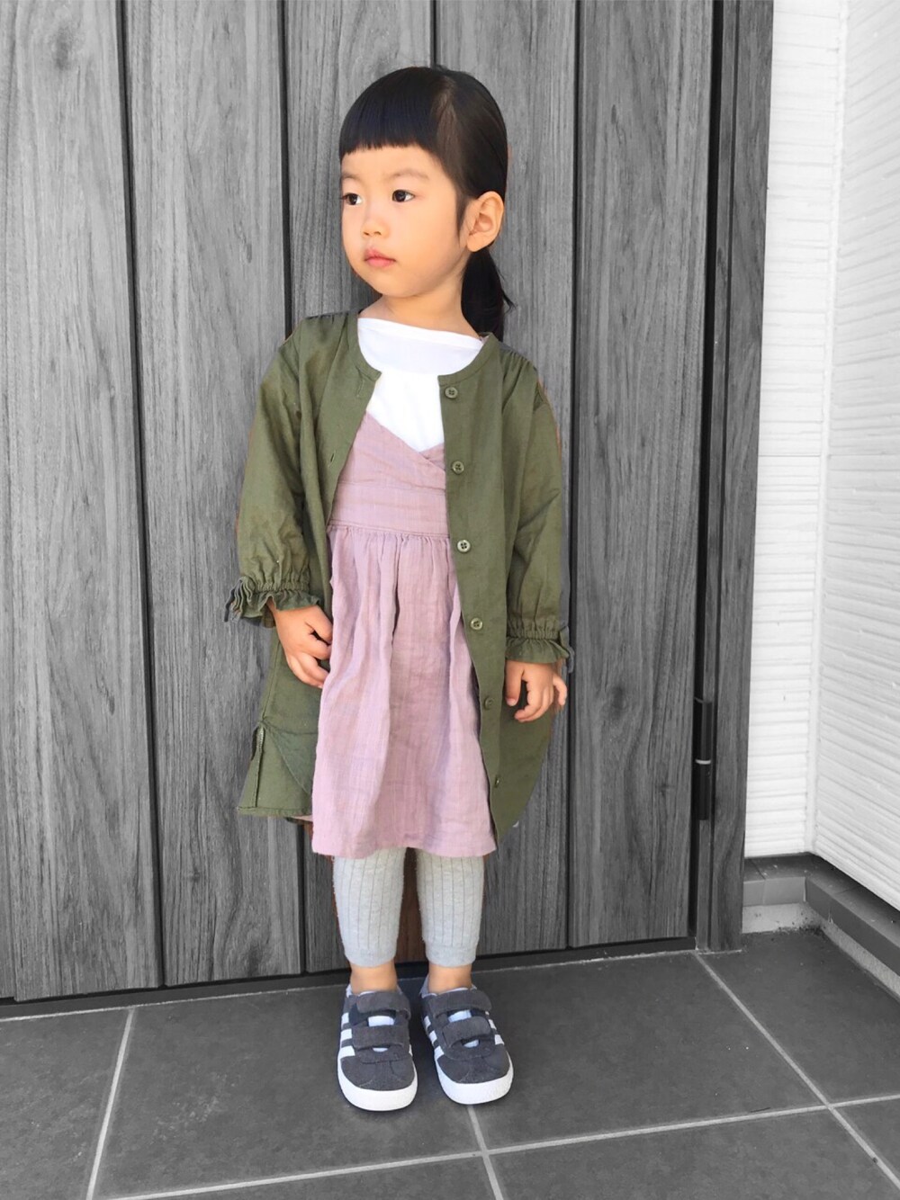 「冬コーデ、シャツワンピ、ハンドメイド、リブレギンス、ブランシェス(BRANSHES)、シャツワンピを羽織る、キッズファッション、２歳児  女の子、3歳児」｜「Handmadeのアイテム（ワンピース/ドレス、パープル系）」を使った、____khr.sさん（キッズ・80cm）の秋コーディネートの1枚目の写真