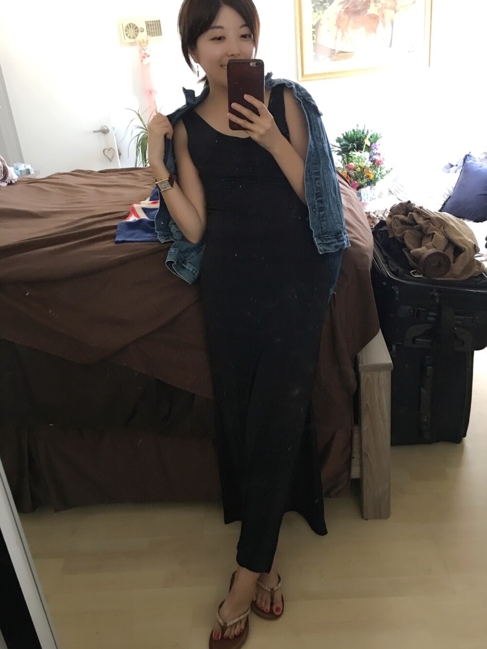 「休日スタイル、プチプラ、オトナカジュアル、低身長、黒、maxi、MAXI DRESS、vintage、VINTAGE、denim jacket」｜「VINTAGEのアイテム（ワンピース、ブラック系）」を使った、Gummy Gabさん（レディース・155cm）の夏コーディネートの1枚目の写真