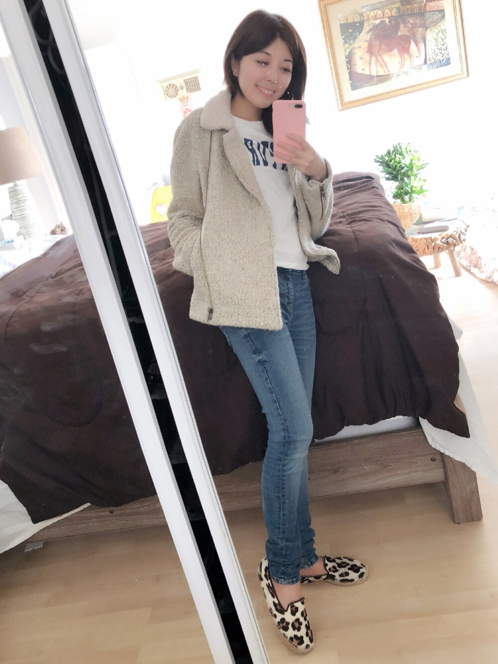 「シンプルコーデ、オトナカジュアル、パンツスタイル、きれいめカジュアル、outfit、もこもこ、ZARA、denim、秋冬コーデ」｜「AMIWのアイテム（ライダースジャケット、グレー系）」を使った、Gummy Gabさん（レディース・155cm）の秋コーディネートの1枚目の写真