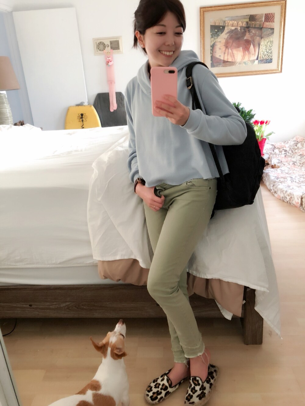 「シンプルコーデ、オトナ女子、カジュアルコーデ、プチプラコーデ、ゆるコーデ、春コーデ、きれいめカジュアル、ZARA」｜「Brandy Melvilleのアイテム（パーカー、ブルー系）」を使った、Gummy Gabさん（レディース・155cm）の冬コーディネートの1枚目の写真