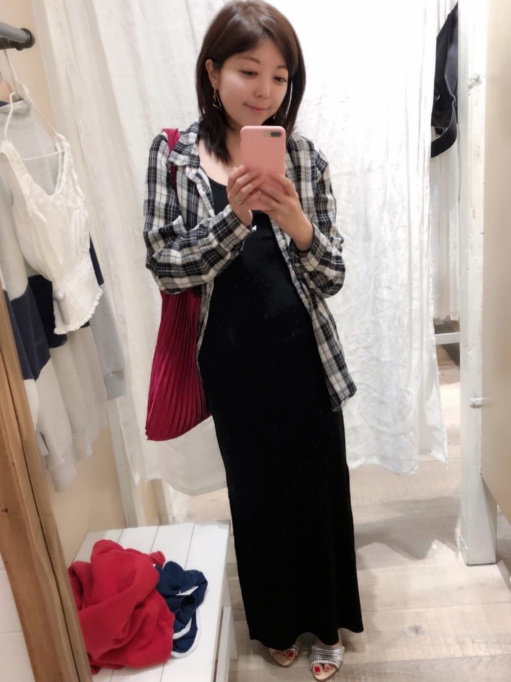 「カジュアルコーデ、休日スタイル、オトナカジュアル、きれいめカジュアル、マキシ丈ワンピース、シャツスタイル、vintage、VINTAGE、ZARA、black」｜「VINTAGEのアイテム（ワンピース、ブラック系）」を使った、Gummy Gabさん（レディース・155cm）の冬コーディネートの1枚目の写真