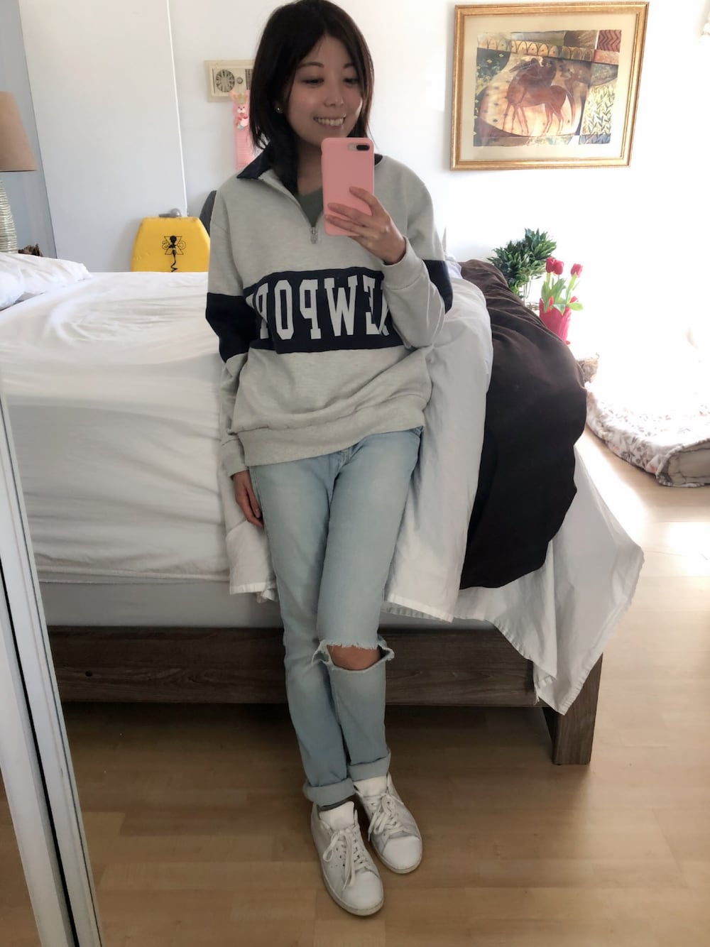 「カジュアル、ゆるコーデ、outfit、デニム、スニーカー、大人カジュアル、ラクチンコーデ、denim、プチプラ、adidas」｜「Brandy Melvilleのアイテム（スウェット、グレー系）」を使った、Gummy Gabさん（レディース・155cm）の冬コーディネートの1枚目の写真