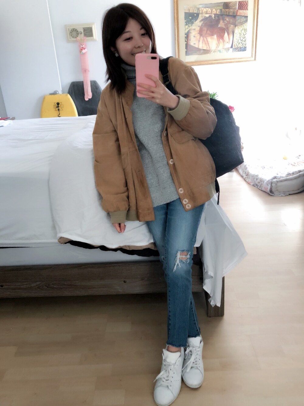 「パンツスタイル、低身長、シンプルコーデ、デニム、大人カジュアル、メンズライク、スニーカー、vintage、VINTAGE、denim」｜「VINTAGEのアイテム（ジャケット/アウター、ベージュ系）」を使った、Gummy Gabさん（レディース・155cm）の冬コーディネートの1枚目の写真