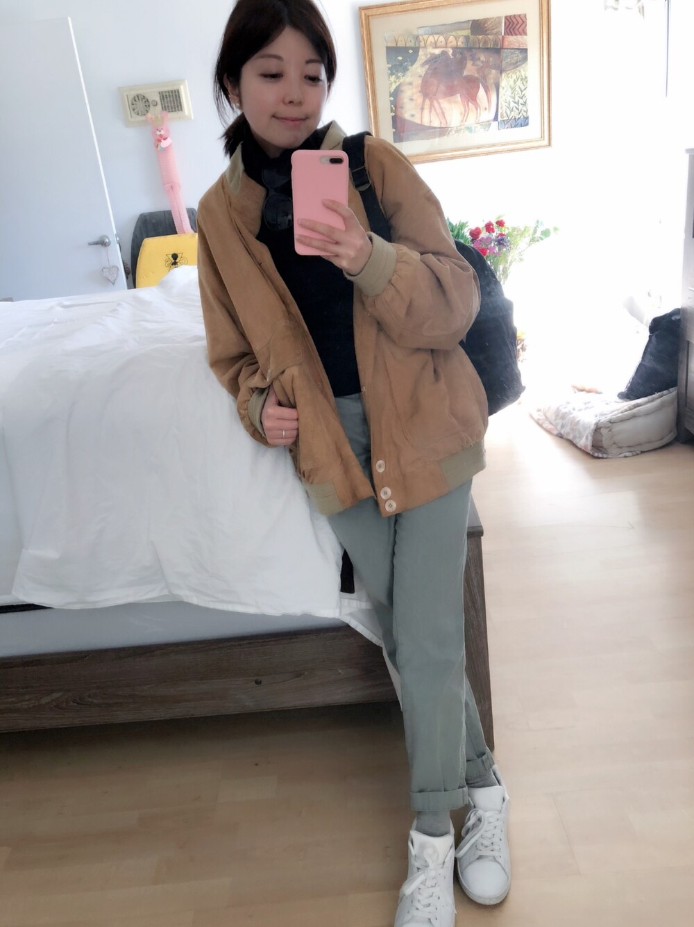 「オトナカジュアル、低身長、outfit、シンプル、スニーカーコーデ、カジュアルコーデ、ハイネック、vintage、VINTAGE、addidas」｜「J.CREWのアイテム（パンツ、グリーン系）」を使った、Gummy Gabさん（レディース・155cm）の冬コーディネートの1枚目の写真