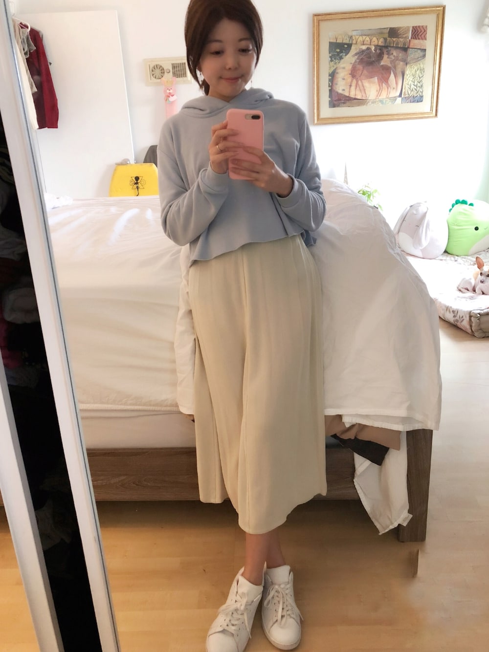 「春、シンプルコーデ、休日スタイル、スニーカーコーデ、outfit、きれいめカジュアル、低身長、adidas、vintage、VINTAGE」｜「VINTAGEのアイテム（スカート、グリーン系）」を使った、Gummy Gabさん（レディース・155cm）の春コーディネートの1枚目の写真
