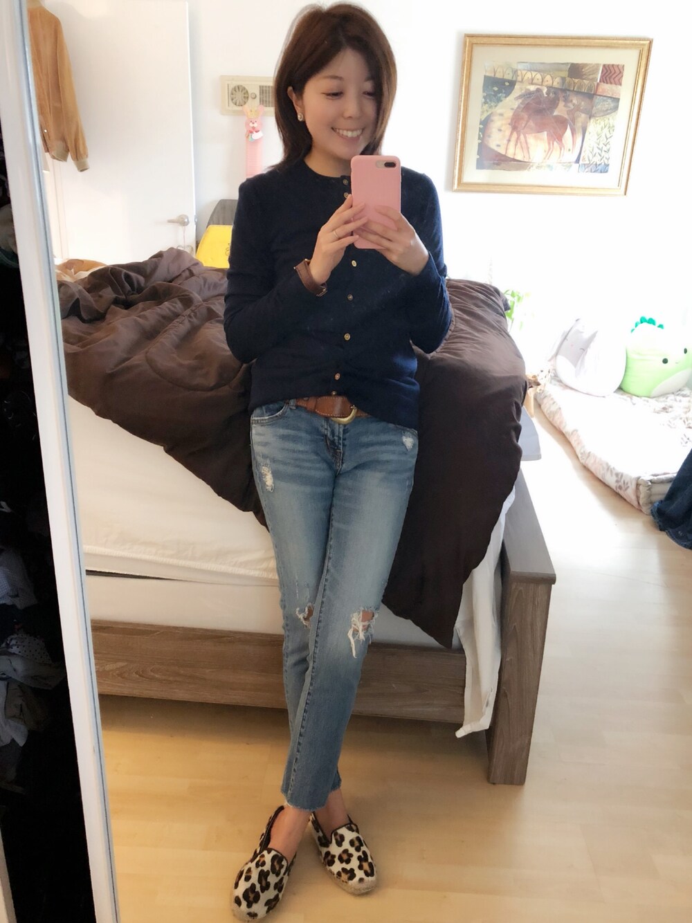 「春コーデ、大人カジュアル、シンプル、きれいめカジュアル、デニムパンツ、カーディガン、低身長、denim、vintage、VINTAGE」｜「ANNE KLEINのアイテム（ピアス（両耳用）、その他）」を使った、Gummy Gabさん（レディース・155cm）の春コーディネートの1枚目の写真