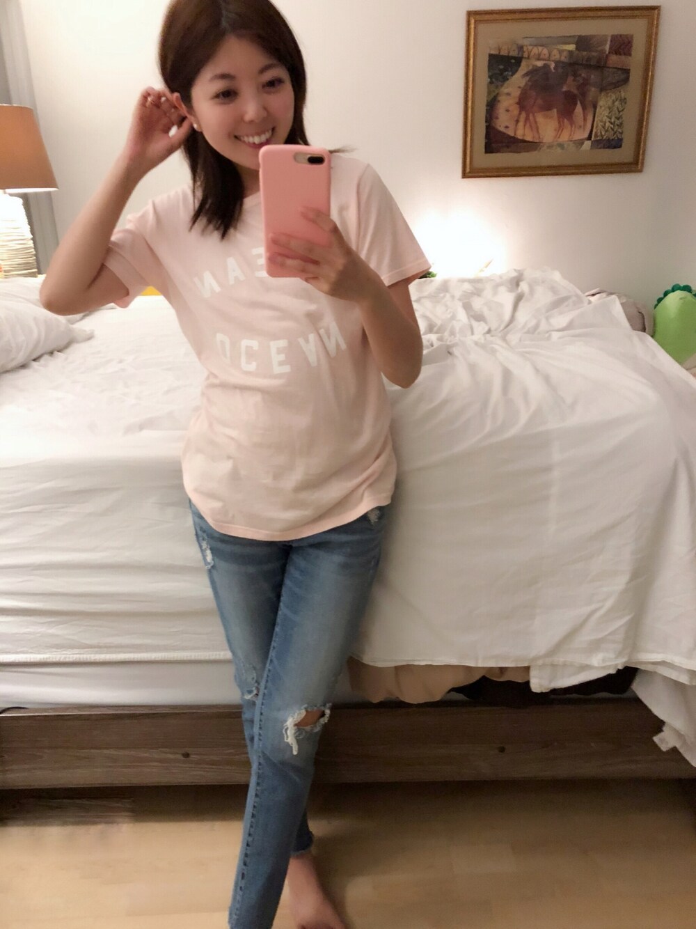 「デニム、シンプルコーデ、Tシャツ、カジュアル、ピンク、Tshirts、denim、pink、spring」｜「Anthropologieのアイテム（Tシャツ/カットソー、ピンク系）」を使った、Gummy Gabさん（レディース・155cm）の春コーディネートの1枚目の写真