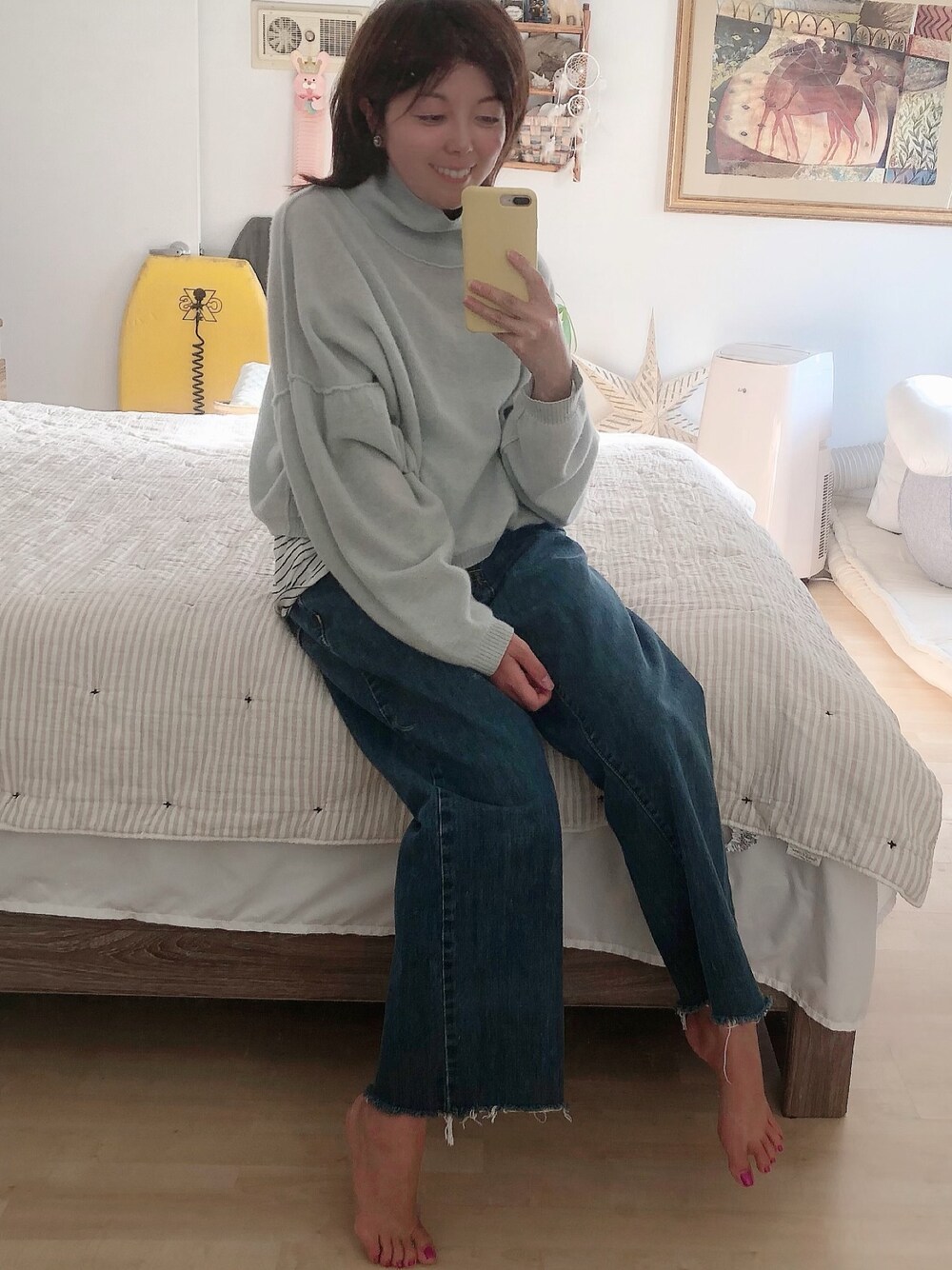 「knitwear、秋コーデ、オトナカジュアル、休日スタイル、オーバーサイズ、ボリューム袖、低身長、denim、ラクチンコーデ、ワイドパンツ」｜「FREE PEOPLEのSo Low So High Cashmere Sweater by Free People（ニット/セーター、ホワイト系）」を使った、Gummy Gabさん（レディース・155cm）の秋コーディネートの1枚目の写真