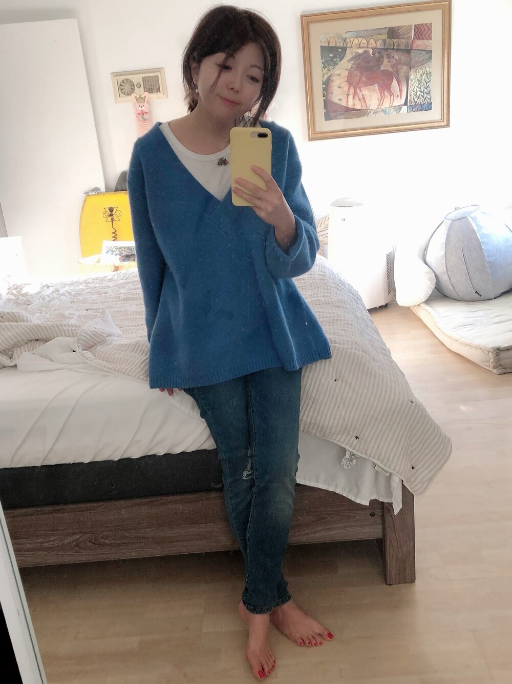 「冬、カジュアルコーデ、シンプル、ビッグシルエット、デニム、oversize、休日スタイル、VINTAGE、denim、ニット」｜「VINTAGEのアイテム（ニット/セーター、ブルー系）」を使った、Gummy Gabさん（レディース・155cm）の冬コーディネートの1枚目の写真