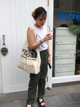 「THE NORTH FACE（ザノースフェイス）のアイテム（Tote、ホワイト系）」を使った、hinataさん（レディース・155cm）の秋コーディネート