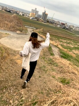 「NEW ERA（ニューエラ）のアイテム（Cap、ブラック系）」を使った、hinataさん（レディース・155cm）の春コーディネート