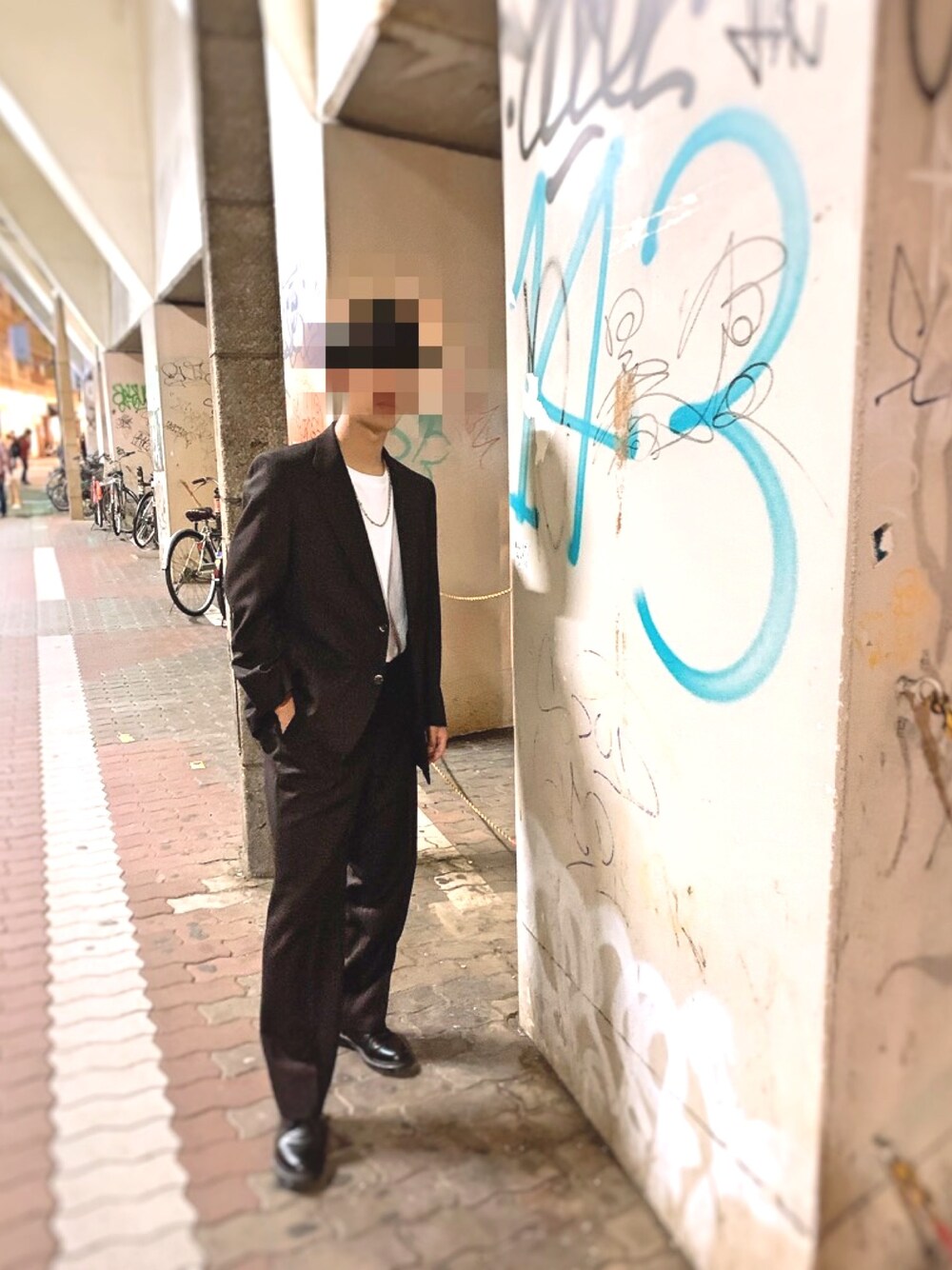 「高校生、ドクターマーチン、モード、低身長、ootd」｜「古着のアイテム（セットアップ、ブラック系）」を使った、naoさん（メンズ・168cm）の冬コーディネートの1枚目の写真
