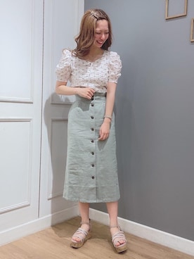 「MAJESTIC LEGON（マジェスティックレゴン）のスリムIラインスカート（スカート）」を使った、るんさん（レディース・163cm）の春コーディネート