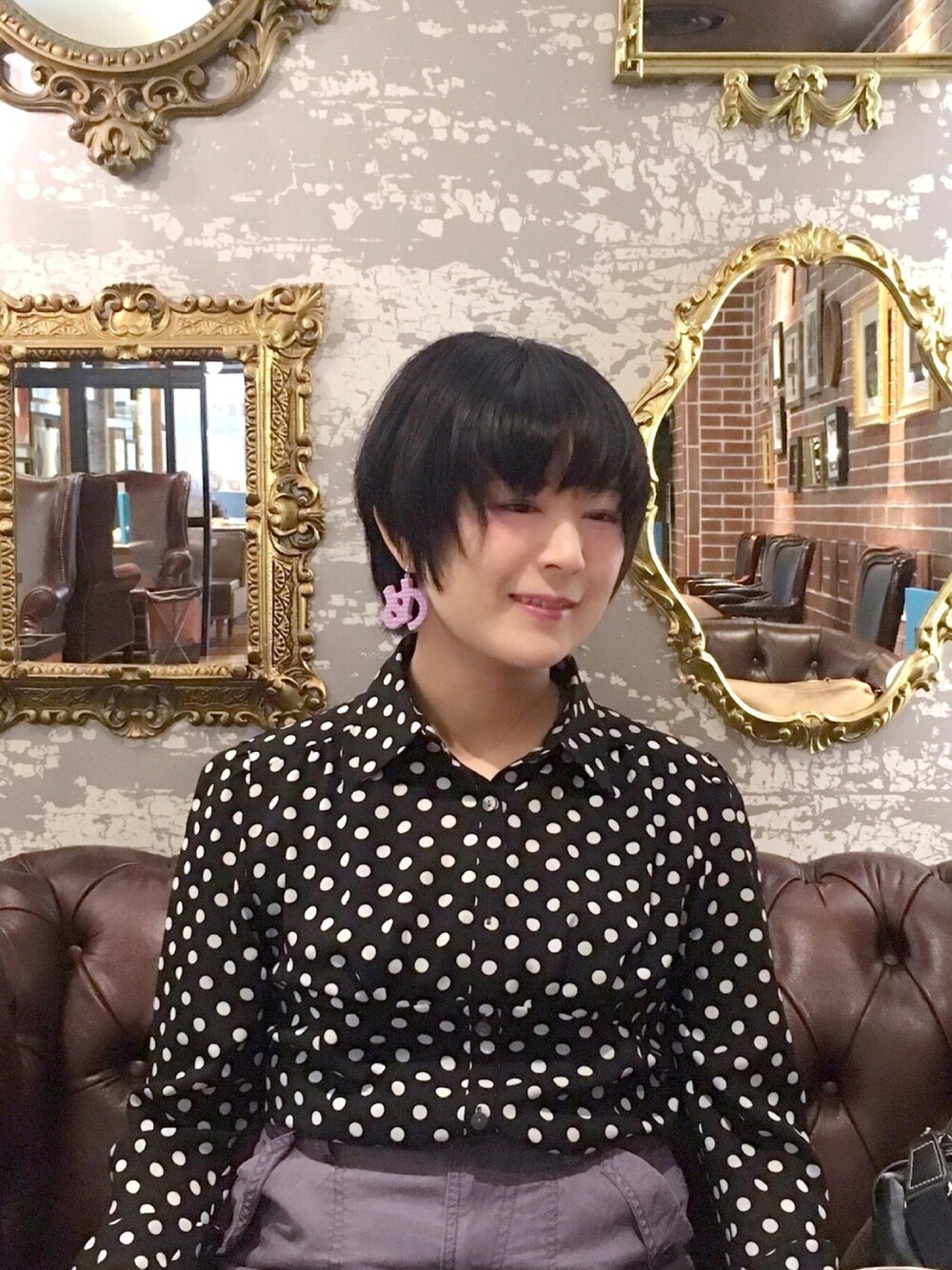 「水玉、モノトーン、サブカル、ひらがなピアス、ロングスカート」｜「K.T KIYOKO TAKASEのアイテム（シャツ/ブラウス、ブラック系）」を使った、よるねこねるよさん（レディース・163cm）の夏コーディネートの1枚目の写真
