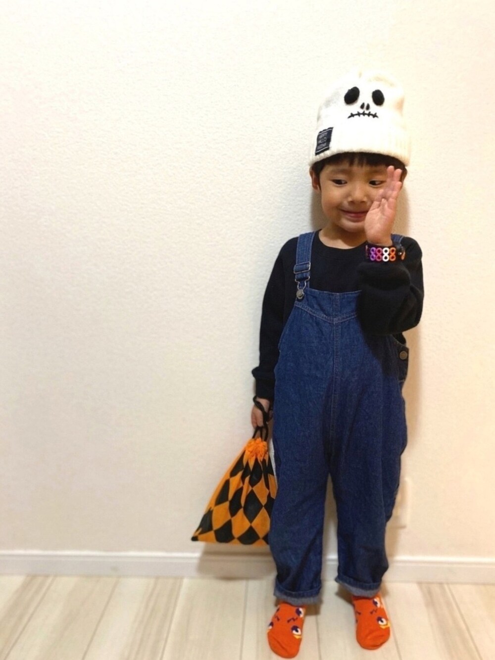 「男の子コーデ、3歳、wearhalloween2020、ハロウィンコーデ、サロペット、プチプラ、腕時計」｜「no brandのアイテム（ニットキャップ/ビーニー、ホワイト系）」を使った、Ren☆さん（キッズ・100cm）の秋コーディネートの1枚目の写真