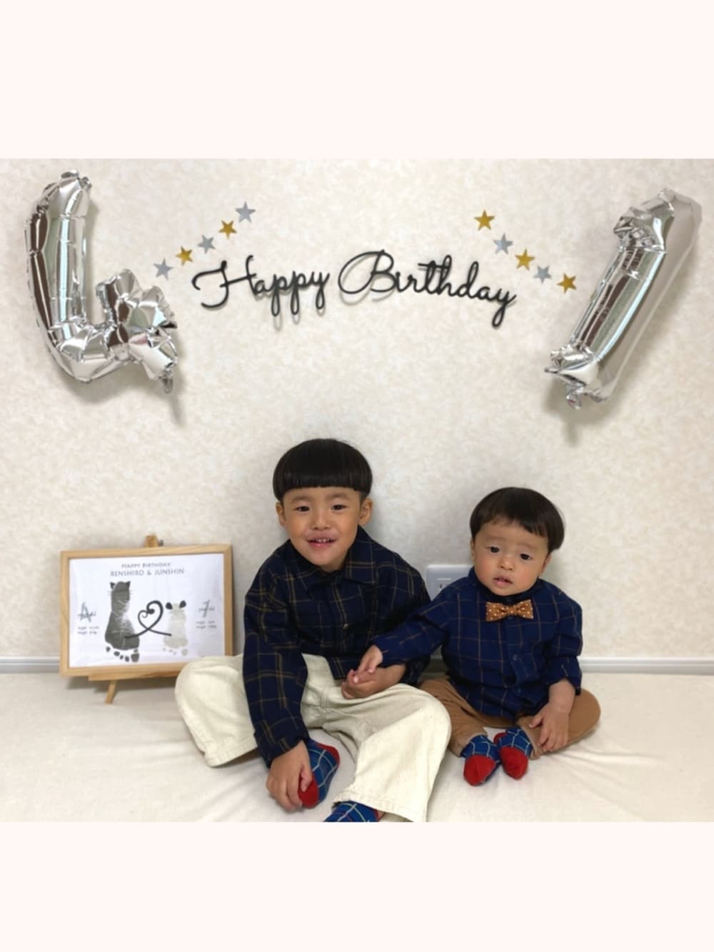 「お誕生日おめでとう！、兄弟コーディネート、リンクコーデ、お誕生日コーデ、4歳、1歳、男の子コーデ」｜「Birthdayのアイテム（シャツ/ブラウス、ブルー系）」を使った、Ren☆さん（キッズ・100cm）の秋コーディネートの1枚目の写真