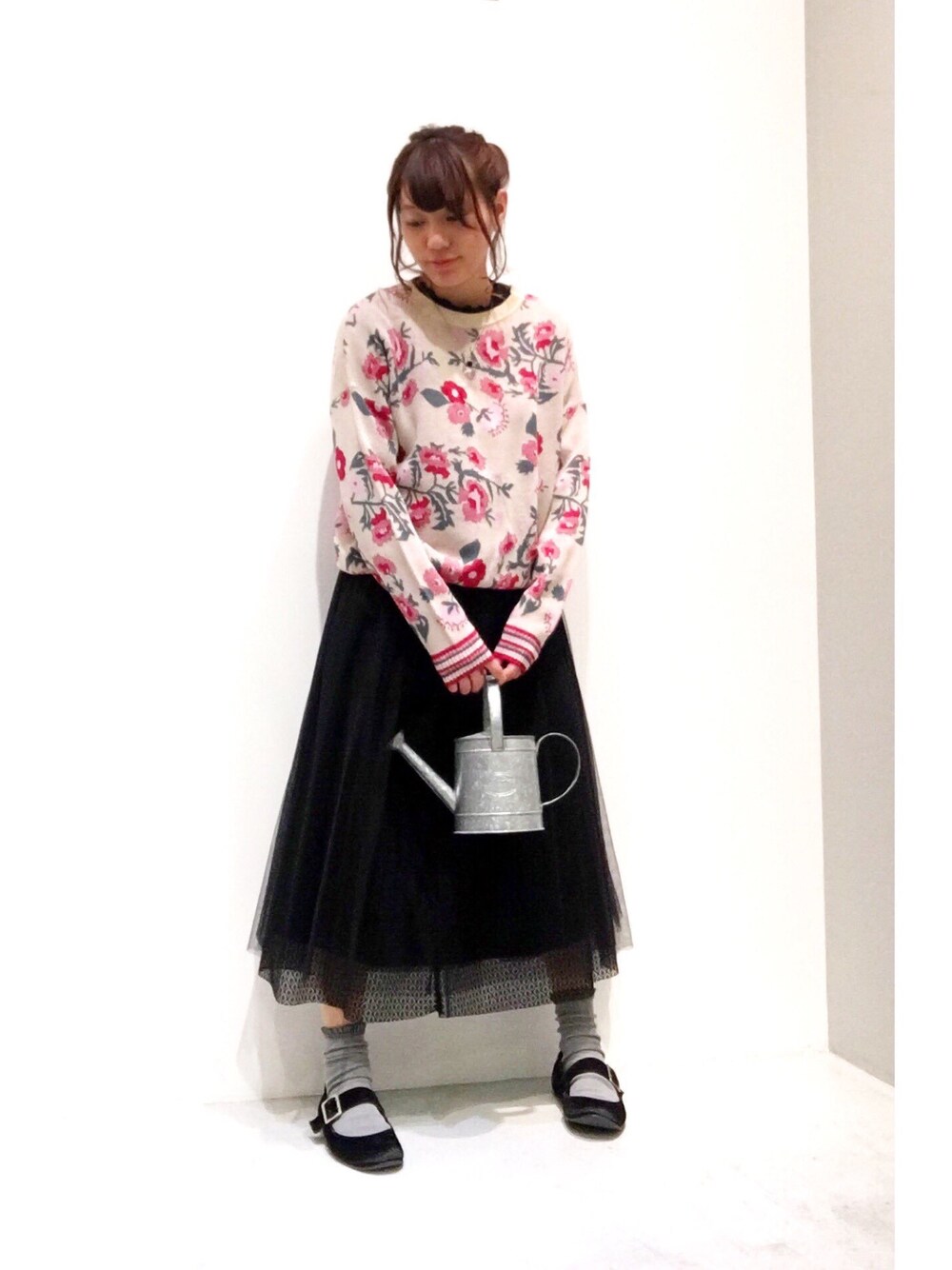 「ニット、スカート、花柄、ｂｕｌｌｅ　ｄｅ　ｓａｖｏｎ、春コーデ、ビュルデサボン」｜「bulle de savonの花柄ジャガード　プルオーバー（ニット/セーター、ホワイト系）」を使った、bulle de savonさん（レディース・158cm）の冬コーディネートの1枚目の写真