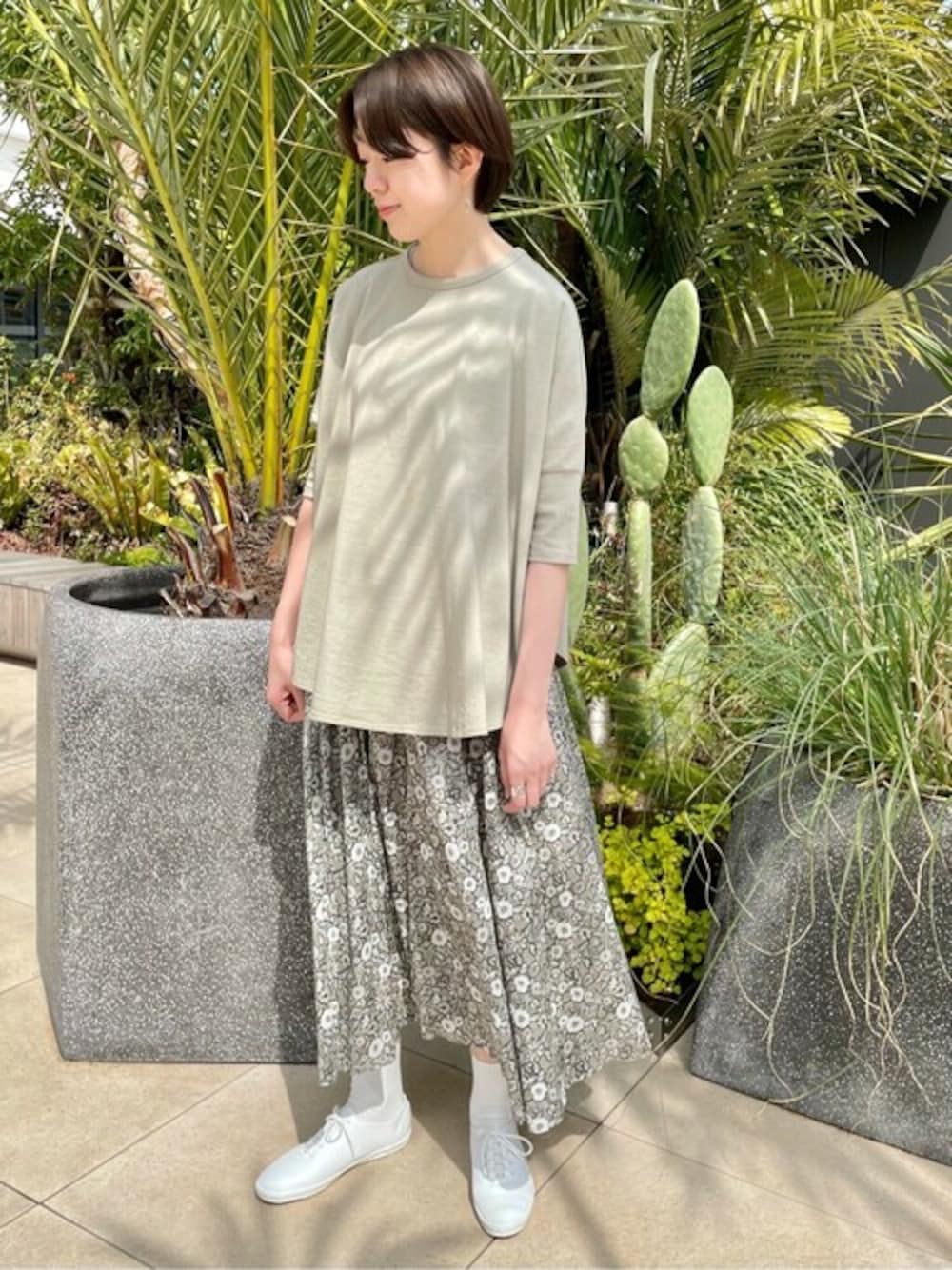 yuni gradation flowerプリントタックギャザースカート yuni（ユニ ）の「gradation flowerプリントタックギャザースカート