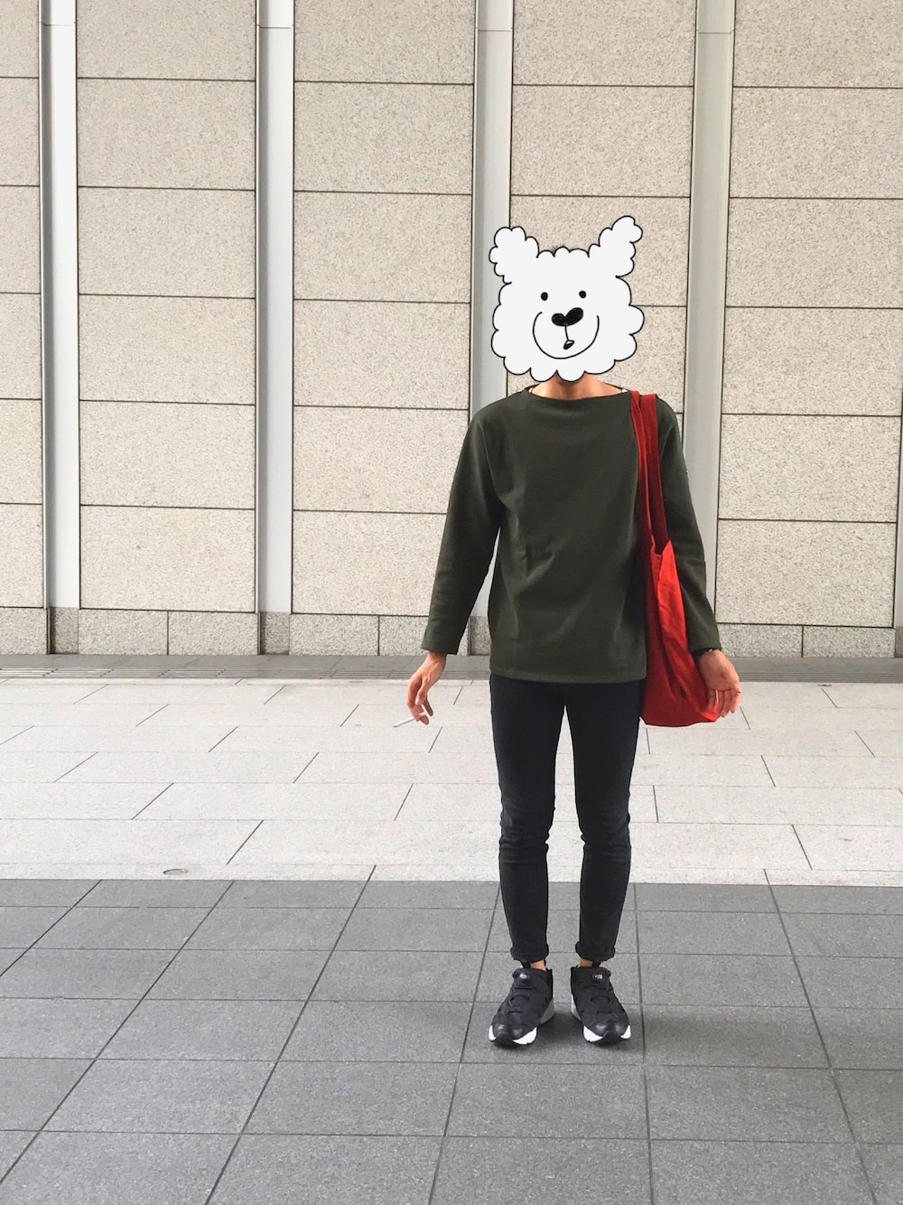「秋のコーデ、シンプル、大人カジュアル、スニーカーコーデ、プチプラ、UNIQLO、黒スキニー、カーキ、ポンプフューリー、セントジェームス」｜「SAINT JAMESの【SAINT JAMES/セントジェームス】 ウェッソン ムジ#（Tシャツ/カットソー、グリーン系）」を使った、YANIKIさん（メンズ・171cm）の秋コーディネートの1枚目の写真
