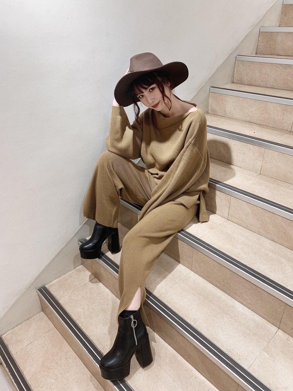 MURUAのアイテムを使った「ニットセットアップ」の人気ファッション