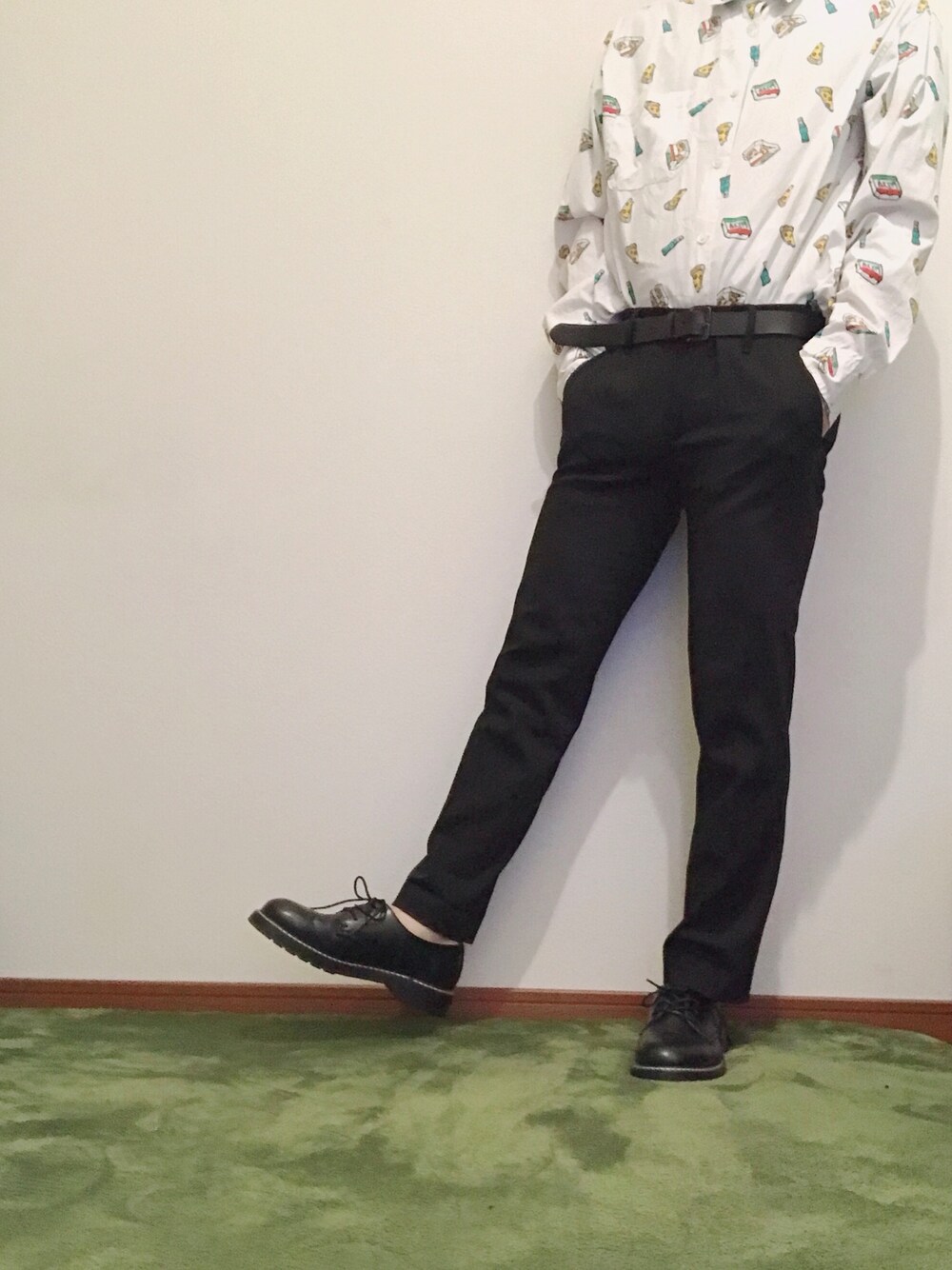 「シャツスタイル、大人カジュアル、古着MIX、柄シャツ、キレイめ、秋のコーデ、タックイン」｜「BEAMSのアイテム（シャツ/ブラウス、ホワイト系）」を使った、颯さん（メンズ・162cm）の秋コーディネートの1枚目の写真