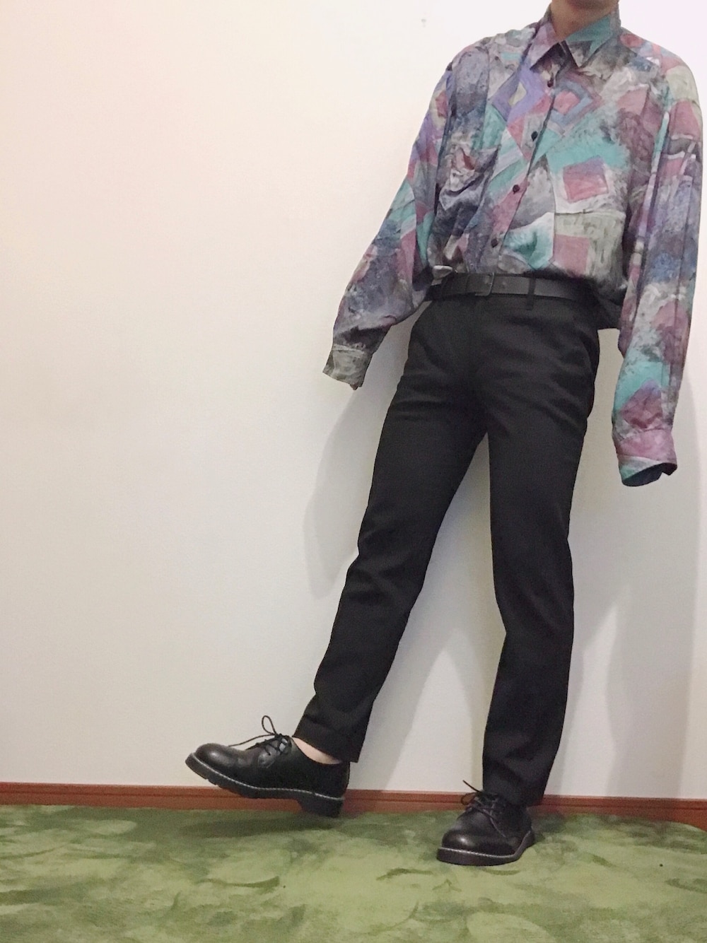 「秋のコーデ、シャツスタイル、柄シャツ、タックイン、スラックス、古着、古着MIX、古着コーデ」｜「usedのアイテム（シャツ/ブラウス、その他）」を使った、颯さん（メンズ・162cm）の秋コーディネートの1枚目の写真