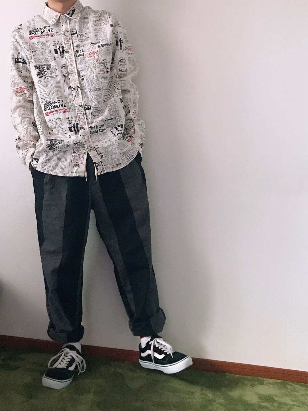 「カジュアル、スニーカーコーデ、柄シャツ、オトナカジュアル、低身長、ワイドパンツ、シャツスタイル、きれいめカジュアル」｜「temptationのアイテム（シャツ/ブラウス、その他）」を使った、颯さん（メンズ・162cm）の秋コーディネートの1枚目の写真
