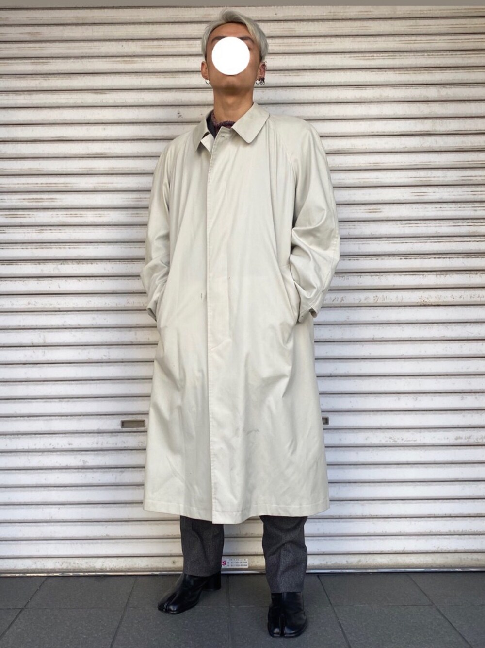 「年末WEAR感謝祭、ootd、古着MIX、オーバーサイズ、コート、ホワイト、古着、街頭穿搭、台湾、カジュアル」｜「古着のアイテム（ダウンジャケット/コート、ホワイト系）」を使った、ミズキさん（メンズ・175cm）の冬コーディネートの1枚目の写真