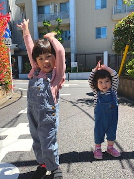 「Wrangler（ラングラー）のアイテム（オールインワン・サロペット）」を使った、aaaaau_☺︎さん（キッズ・100cm）の春コーディネート